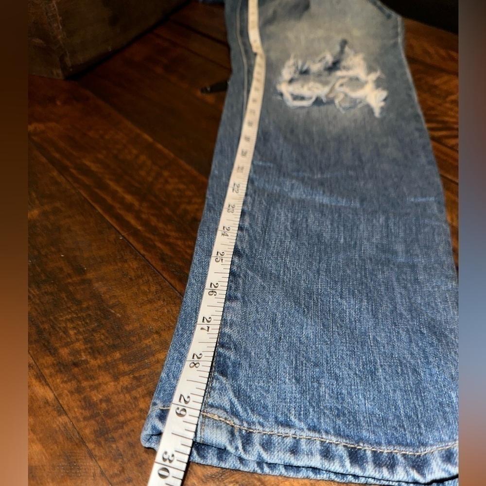 UEC KanCan Sz. 9/28
Kancan Women's Ultra High Rise Distressed Mom Jeans - Picture 14 of 14